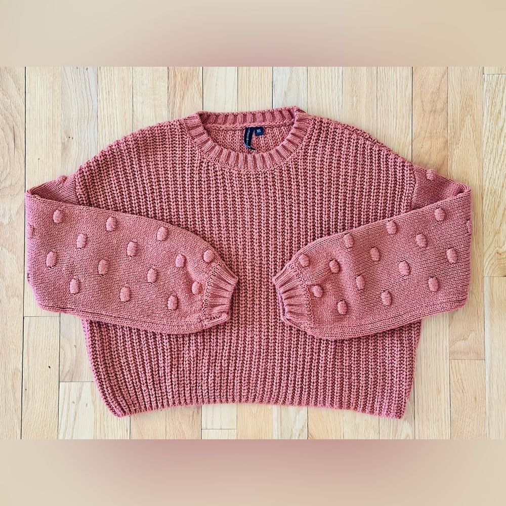 Moon & Madison Brown Cropped Knit Sweater with Popcorn Sleeves